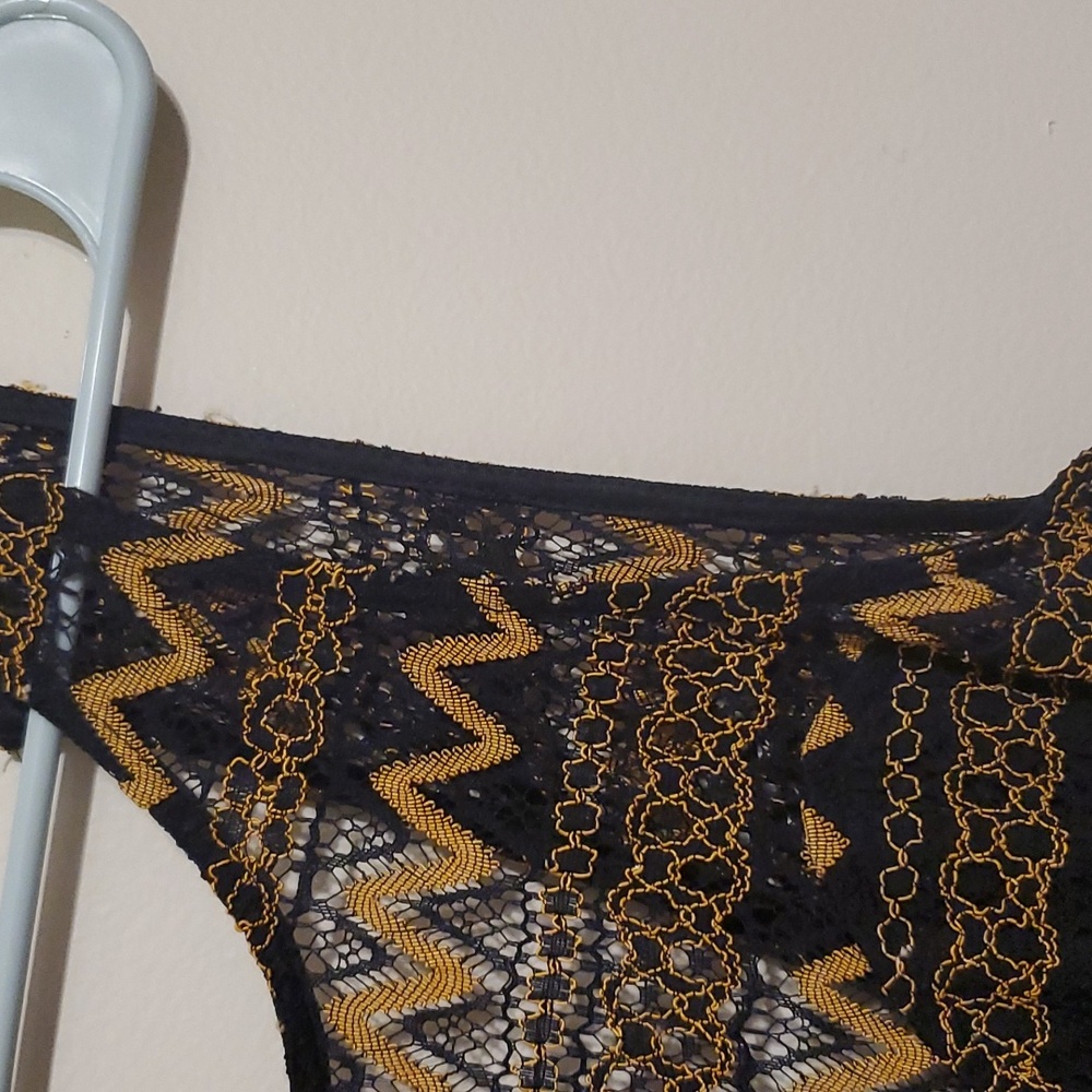 Dex black and gold patternes sleeveless dress - Picture 4 of 7